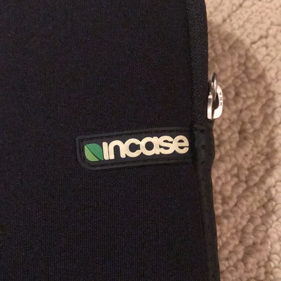 Incase laptop/tablet sleeve - Picture 2 of 5